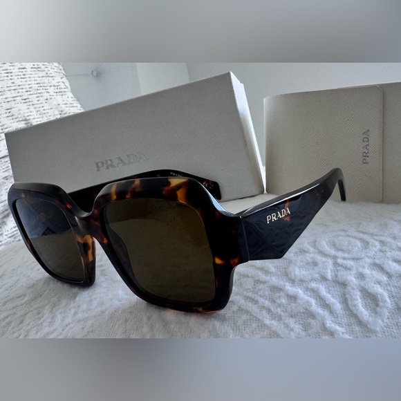 Prada Tortoise Shell Women\'s Sunglasses